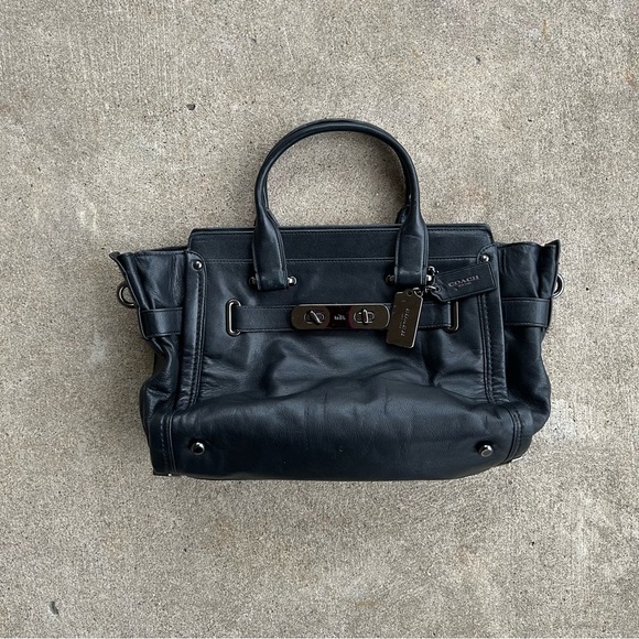 Coach Handbags - Coach Black Soft Leather Swagger Bag Shoulder Purse